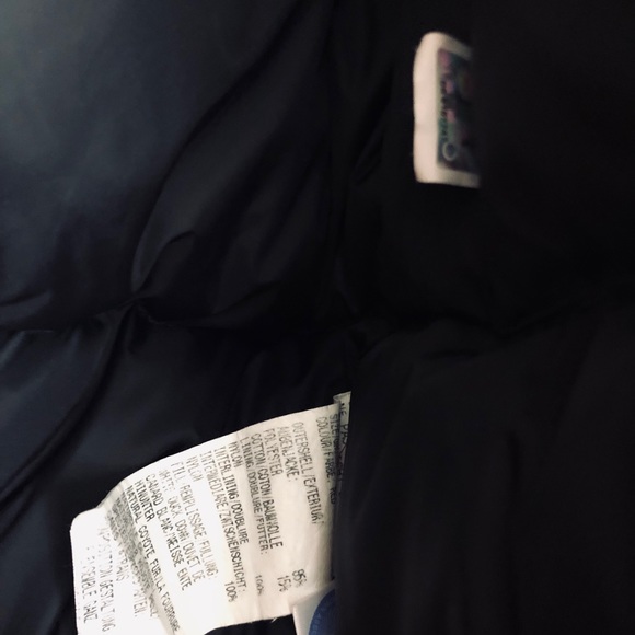 a red jacket (bomber) Canada Goose 🇨🇦 - Picture 4 of 6